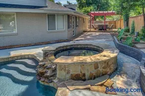 Entire Cozy Getaway with Pool - Image 2