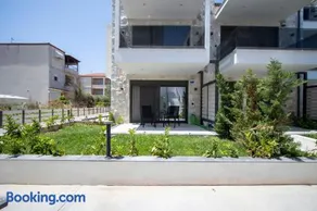 Petrino Compex III, Pefkohori by Halkidiki Villas - Image 1