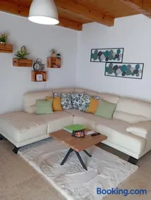 Small old house - Image 2