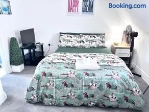 Comfortable En-suite room in peaceful Hampton Home - Image 2