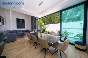 Luxury 5 Bedroom Villa - Private Heated Pool - Movie Theater - Gated Community - fits 11 - Image 5