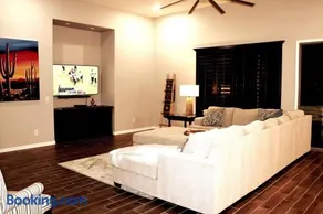 Phoenix Home with heated pool, desert views & hot tub - Image 2