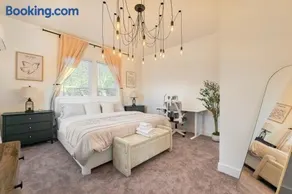 475 Unit 3 Stunning Private 1B unit Kingsize bed &sofa bed AC - Image 1
