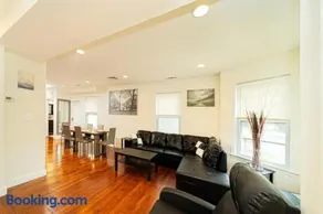 988 - 2 4BR Boston Cozy Getaway near Geneva Cliffs - Image 2