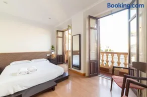 Habitaciones corazón Centro Histórico Málaga Homestay - Image 1