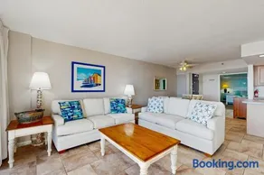 Oceanfront fifth floor condo with sauna pools & hot tub on site - Image 4