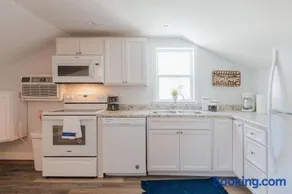 Charming Apt with chic decor Superhost w 5 Stars - Image 1
