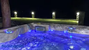 Zerko Holiday Home - Vineyard Chalet With Sauna and Jacuzzi FREE - Image 2