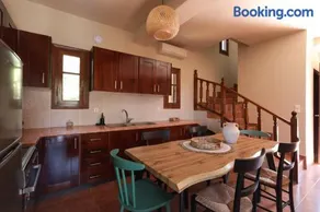 CASA DI MANI KOTRONI Vacation 2 bedroom Maisonette with shared pool - Image 5