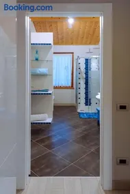 Appartamento incantevole con parcheggio privato - Image 2