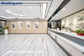 Winsome Hotel Guangzhou South China Normal University Metro Branch - Free shuttle bus service during the Canton Fair - Paid airport pickup service available - Image 3