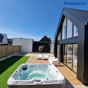 LES PORTSALLAISES piscine ou spa à 300m de la plage - Image 1