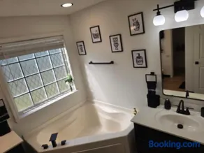 Stylish 3bd 2bath home - Image 2