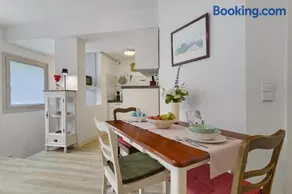 Charmant appartement entièrement équipé avec internet haut débit, terrasse et jardin | Vue jardin - Image 4