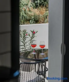 Euphoria Luxury Apartment - Image 3