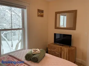 Roberts Lake House Room #3 - Image 4