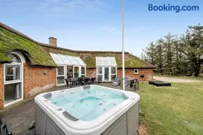 Large Pool House With 6 Person Outdoor Spa 1015 - Image 1