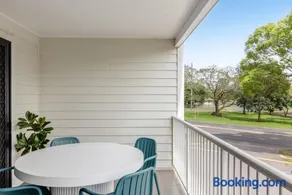 Contemporary & Convenient - City Fringe Townhouse! - Image 1