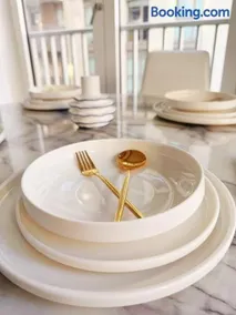 Livo White City Luxury 2BR Near Westfield - Image 4