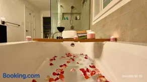Perfect Family Getaway! Steps from Attractions - Image 2
