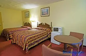 Rumford Motor Inn - Image 5