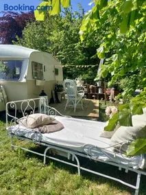The running Rabbit caravan - Image 1