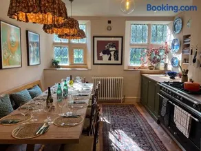 Pentrehobyn Hall sleeps 18 - Image 3