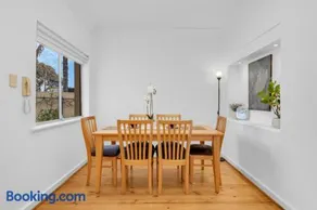 11 Guests 6BR, 5 plus 1 Self Contained Granny Flat - Image 4