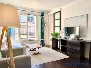 70m2 Spacious 2BR for 6 guests near Opera with Elevator - Image 3