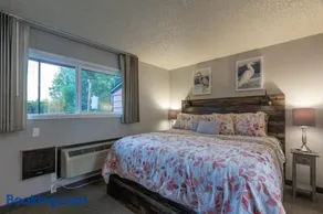 Riverside Condo located Downtown Enjoy Nightlife - Image 1