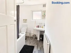 Grange House 1 Bedroom for 3,4, Train Station FREE Parking - Image 4