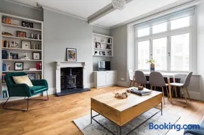 Homely Parkside 2-Bed Apartment in Primrose Hill - Image 2