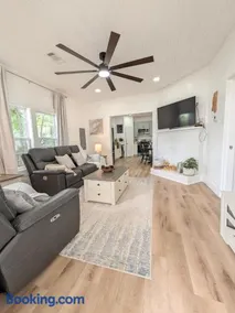Modern Historic Family Retreat Home - Image 5