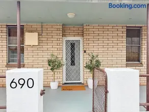 Saltbush Cottage - Image 1