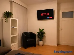 Room in a shared Flat near the Train Station with large Kitchen - Image 3