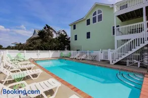 Large beachside house with ocean view, W/D, private hot tub & central AC - Image 2