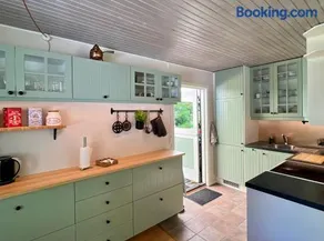 Cozy And Updated House On Large Private Lot - Image 2