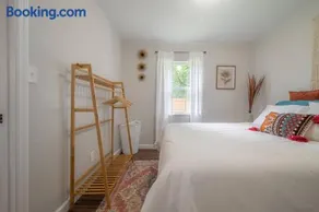 BOHO Suite! Near Downtown and Foodie Hotspots - Image 4