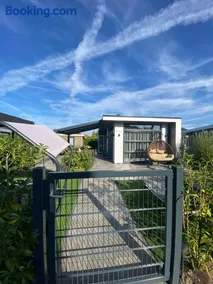LUXUS Cube Ferienhaus Chalet am See mit Schwimmbad in Lathum NL - Image 4