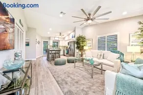 Naples Park 2BR Home Private Heated Saltwater Pool Walk to Vanderbilt Beach Mercato - Image 4
