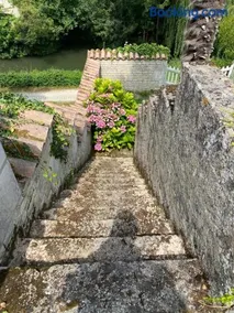 Une maraîchine en bord de conche avec barque sans linge de maison - Image 4