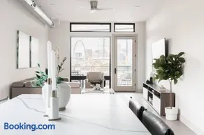 City Views! - Chic Jefferson Park Condo - Tesoro - Image 3
