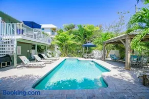 Decked Out - Steps to Bay & Beach, Pool, Games by Anna Maria Life Vacation Rentals - Image 3
