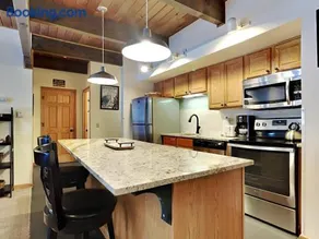 Timberline Condominiums 1 Bedroom Deluxe Unit B2F - Image 3
