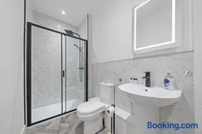 Spacious 2 Bed Apartment - Perfect for Long or Short Stays - Sleeps 4 - Free On Street Parking - Image 5