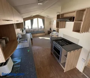 Seaside Caravan in Leisure Park with WiFi & Parking with decking 2 bedrooms - Image 2