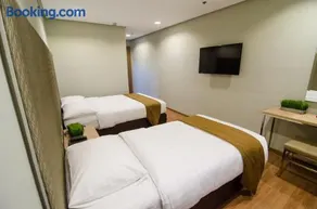 Madison Hotel PHL - Image 2