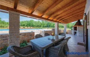 Three Bedroom Holiday Home In Katun - Image 2