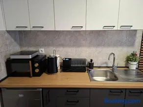 NS Urban Stay-Studio with Balcony and Free Parking - Image 5