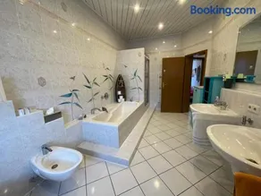 Attraktive 2 Zimmer Wohnung in Toplage, Nähe Messe - Image 1